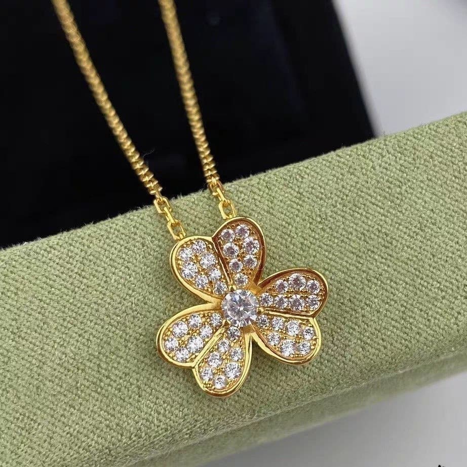 ゴールドアクセサリー レディース 花びら ダイヤモンド ネックレス クローバー