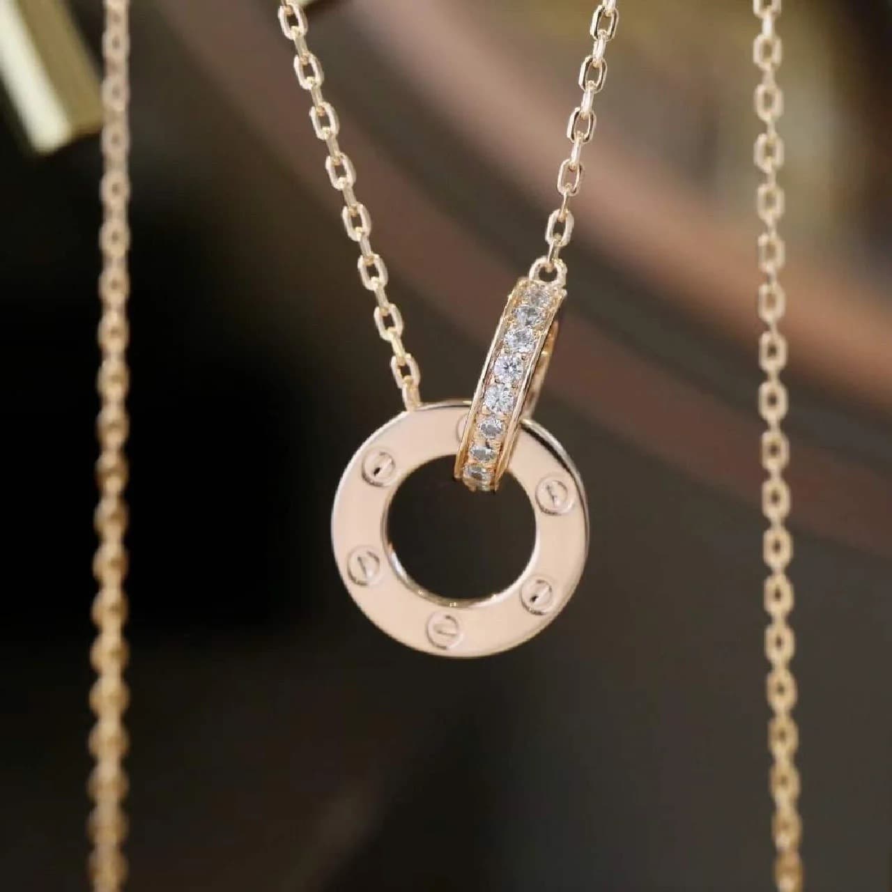 ゴールドアクセサリー レディース 上品な丸環ネックレス