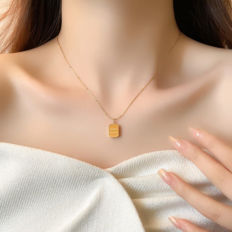 ゴールドアクセサリー レディース 華奢なバータグネックレス