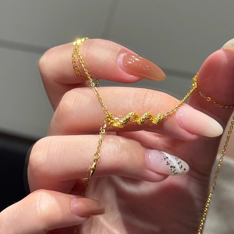 ゴールドアクセサリー レディース うねる蛇と星のしずくネックレス