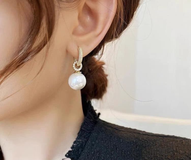 ゴールドアクセサリー レディース 揺れるパール ジュエリーピアス