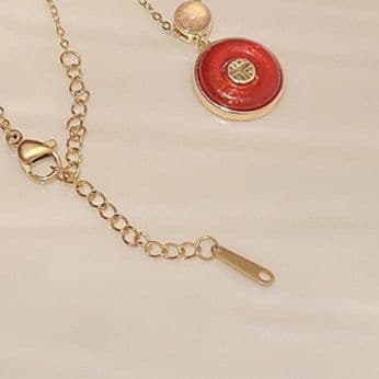 ゴールドアクセサリー レディース 上品な円形宝石ネックレス
