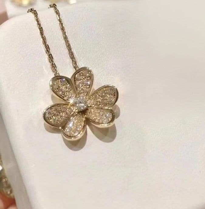 ゴールドアクセサリー レディース 花びら ダイヤモンド ネックレス クローバー