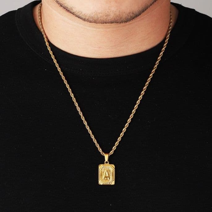 ゴールドアクセサリー ネックレス イニシャル彫刻プレートネックレス