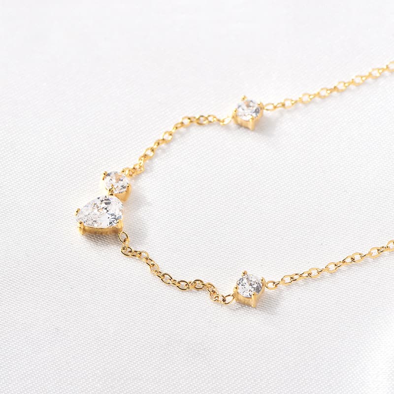 ゴールドアクセサリー レディース 上品な輝き デイリー クリスタルネックレス