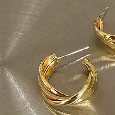 ゴールドアクセサリー ツイストフープ型イヤーカフピアス