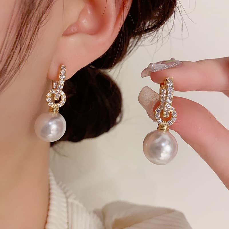 ゴールドアクセサリー レディース 揺れるパール ジュエリーピアス