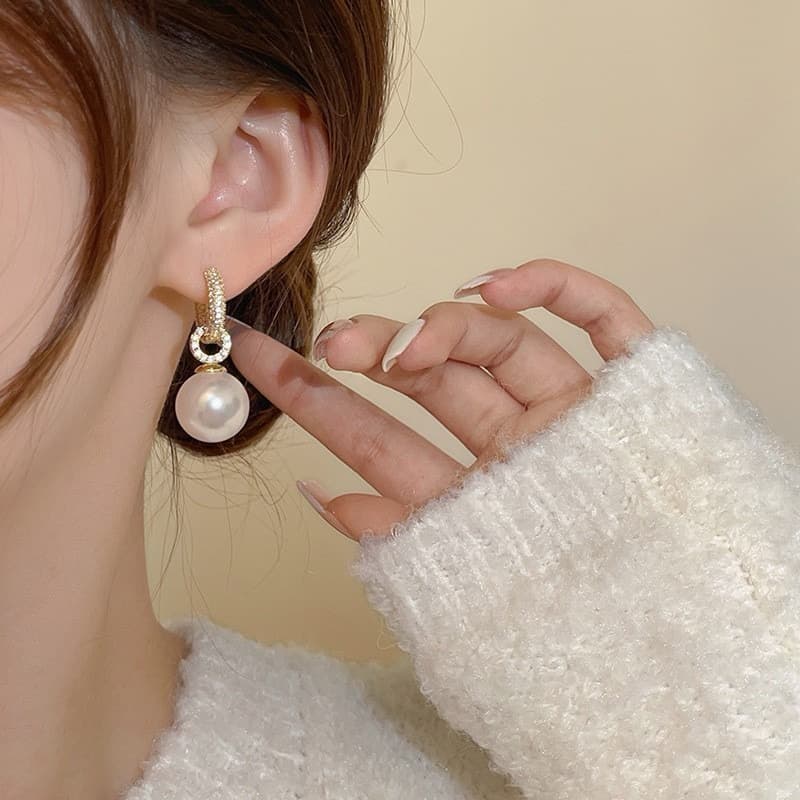ゴールドアクセサリー レディース 揺れるパール ジュエリーピアス