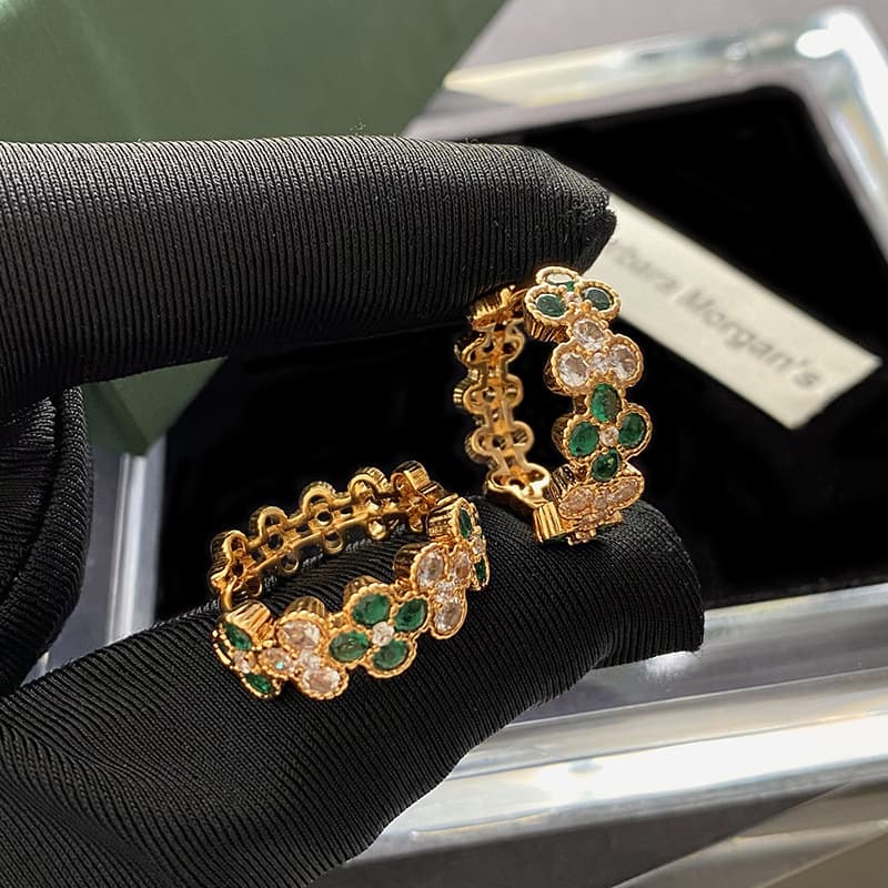 ゴールドアクセサリー レディース 華やか花模様 宝石ピアス