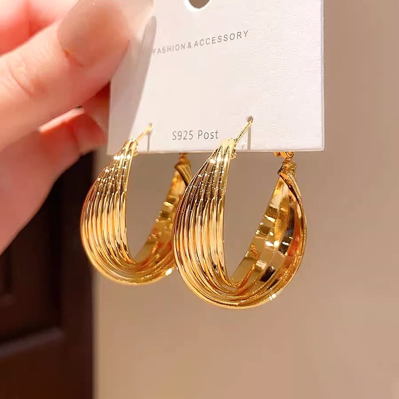 ゴールドアクセサリー レディース 艶やかフープピアス