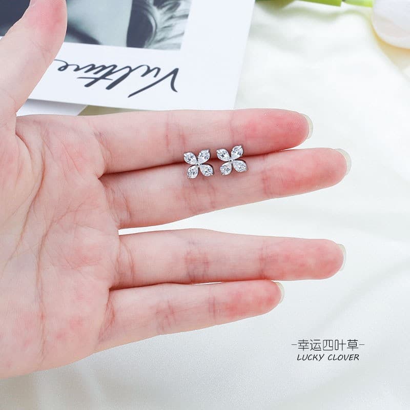 ゴールドアクセサリー レディース 四つ葉のクローバーピアス