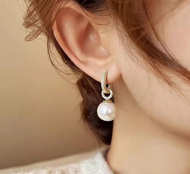ゴールドアクセサリー レディース 揺れるパール ジュエリーピアス