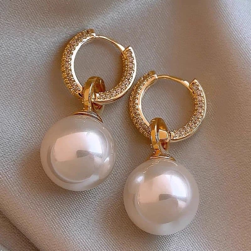 ゴールドアクセサリー レディース 揺れるパール ジュエリーピアス