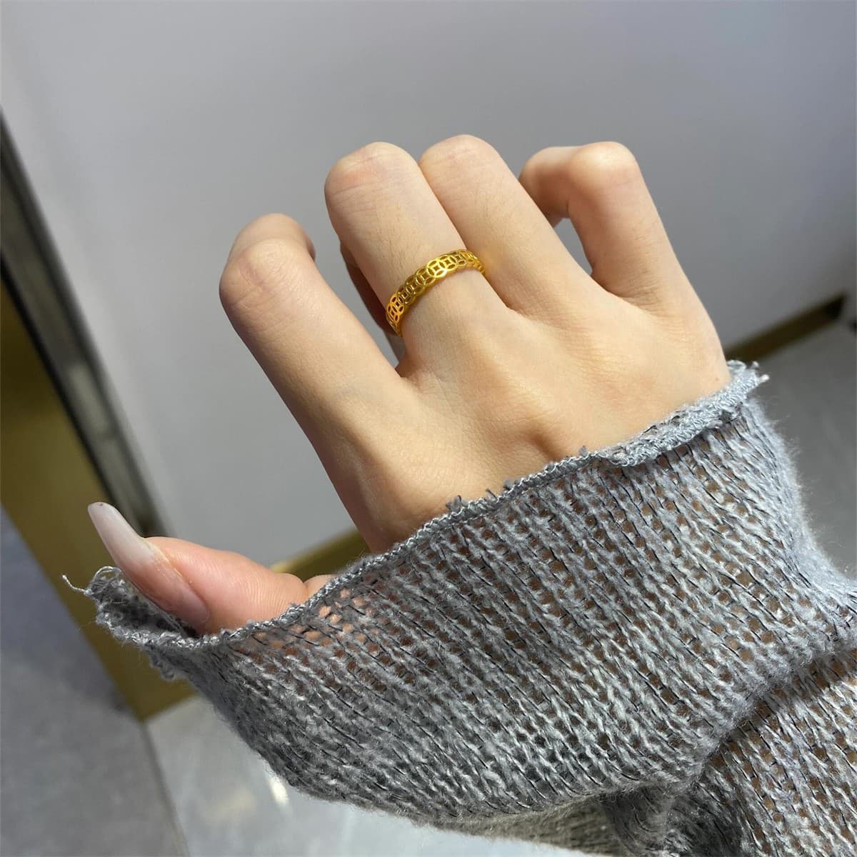 ゴールドアクセサリー レディース 透かし彫り模様のリング