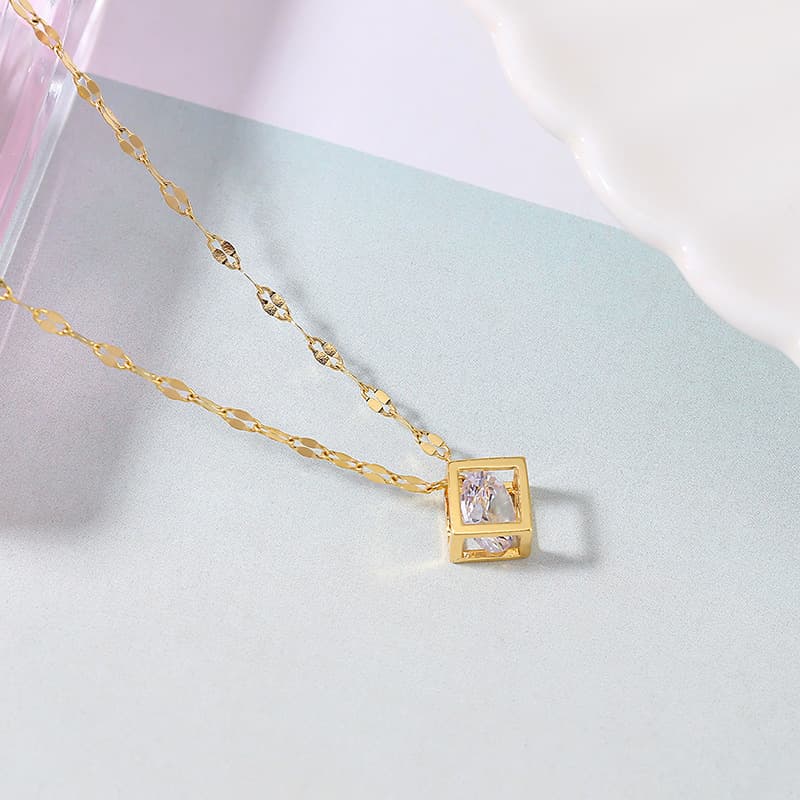 ゴールドアクセサリー ネックレス 光彩立方体 ネックレス