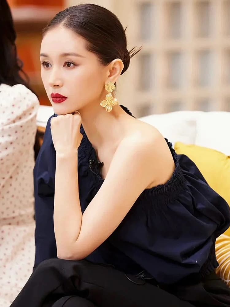 ゴールドアクセサリー 花びら重ねドロップピアス