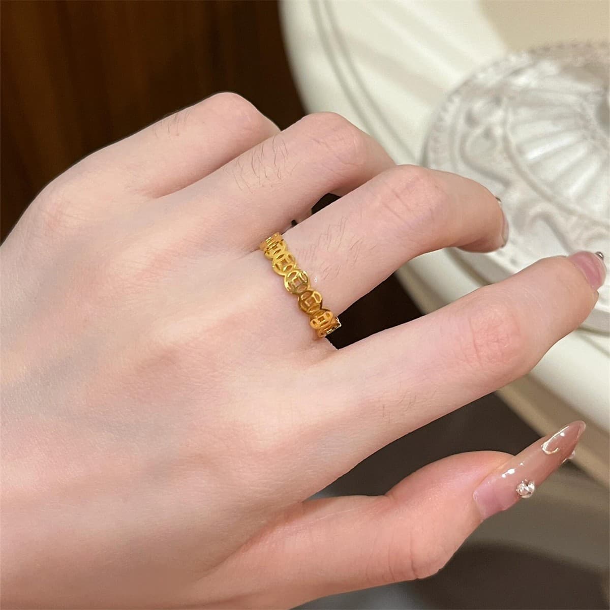ゴールドアクセサリー レディース 透かし彫り模様のリング