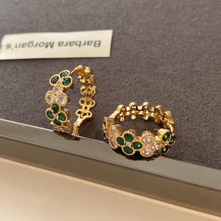 ゴールドアクセサリー レディース 華やか花模様 宝石ピアス